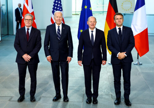 Only additional pressure can push Putin toward peace
